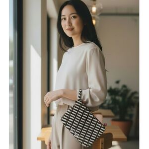 Henri Bendel wristlet